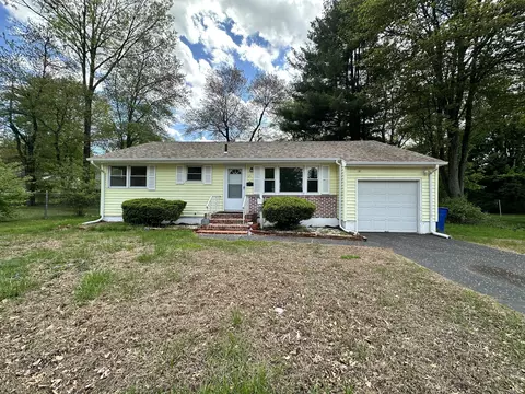 65 Jackson Rd, Bloomfield, CT 06002 photo 1