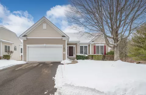 118 Country Club Dr #118, Oxford, CT 06478