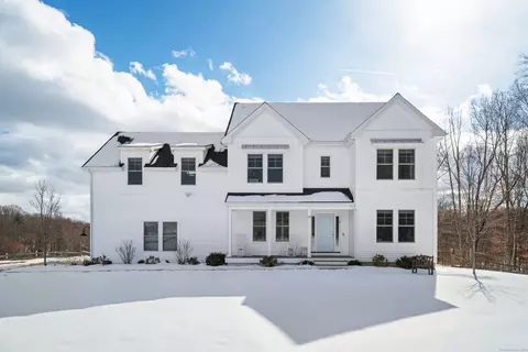 35 Fawn Meadow Ln, Woodbury, CT 06798