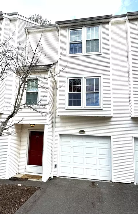 380 Hitchcock Rd #69, Waterbury, CT 06705