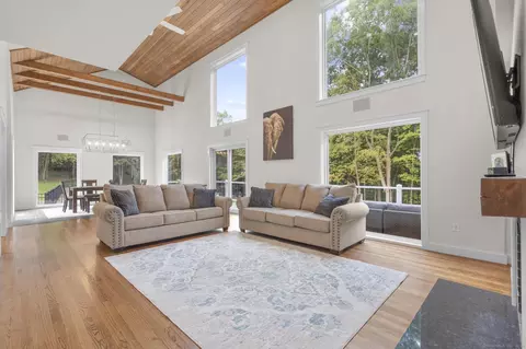 42 Spring Valley Rd, Woodbridge, CT 06525