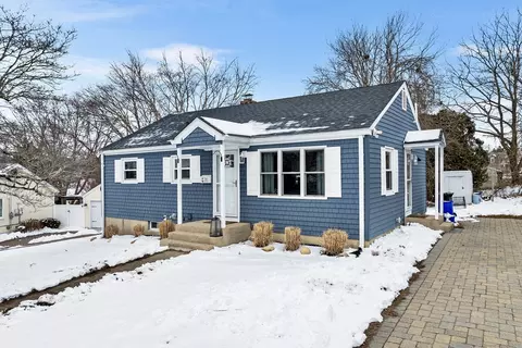 35 Bayshore Dr, New London, CT 06320