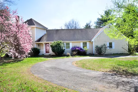 109 E Weatogue St, Simsbury, CT 06070