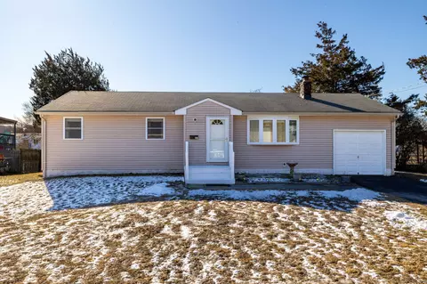 43 Brookside Ln, Groton, CT 06340