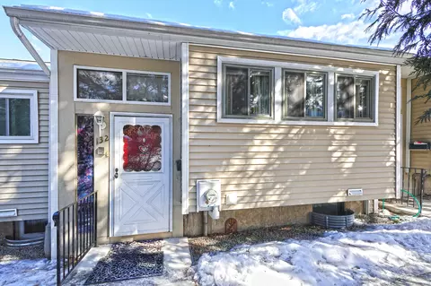 132 Shepards Knoll Dr, Hamden, CT 06514