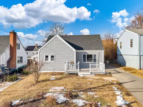 37 Sunset St, New London, CT 06320