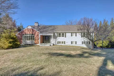 7 Cherry Tree Ln, Greenwich, CT 06878