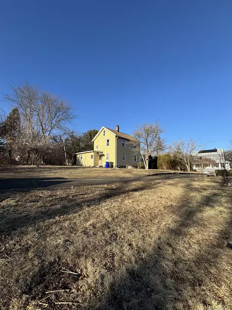 17 Reynolds Ln, Branford, CT 06405