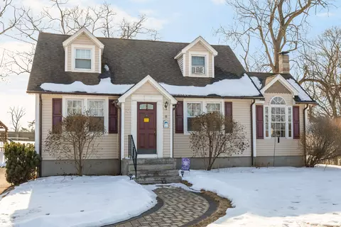 8 Locust Ave, North Haven, CT 06473