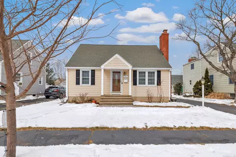 172 Nichols St, Fairfield, CT 06824