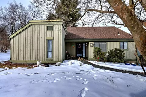604 Heritage Vlg #A, Southbury, CT 06488