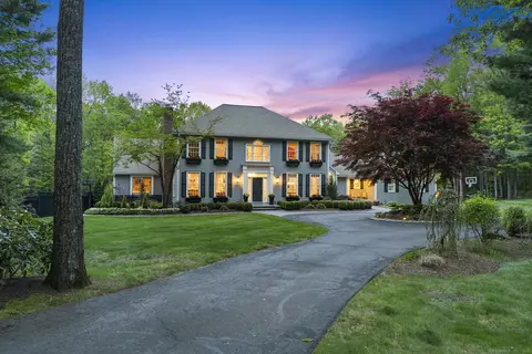 16 Whitehall Pl, Farmington, CT 06032