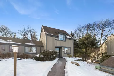 301 Heritage Vlg #B, Southbury, CT 06488