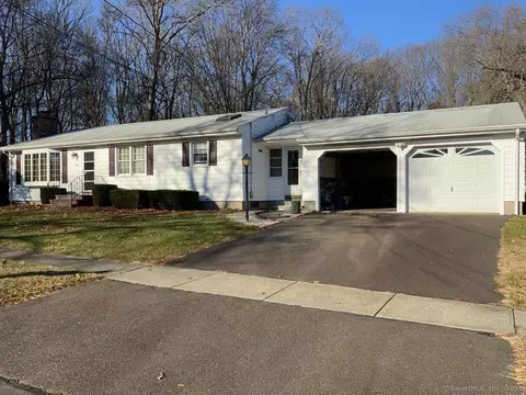 80 Carriage Dr, Stratford, CT 06614