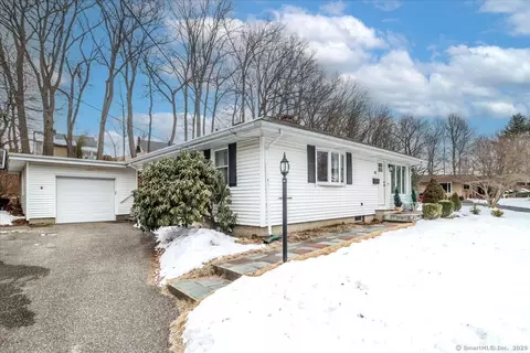40 Concord Rd, Danbury, CT 06810