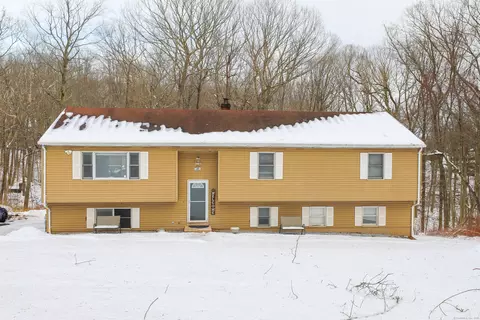 49 Old Lane Rd, Wallingford, CT 06492