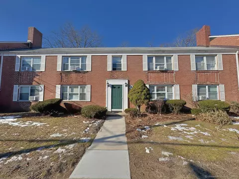 24 Seaton Rd #2, Stamford, CT 06902