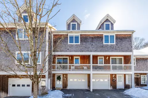 44 Songbird Ln #44, Farmington, CT 06032