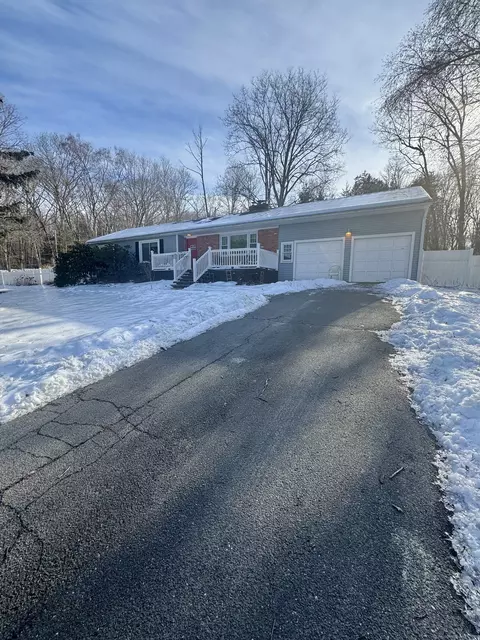 1 Pebble Rd, Newtown, CT 06470