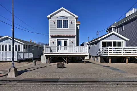 12 Shoreline Dr #12, Stratford, CT 06615