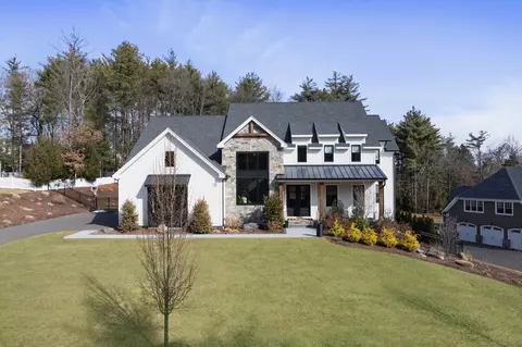 28 Bridgehampton Xing, Unionville, CT 06085