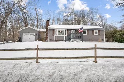 20 Teecomwas Dr, Montville, CT 06382