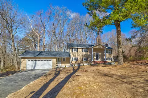 6 Lincoln Dr, Ledyard, CT 06335