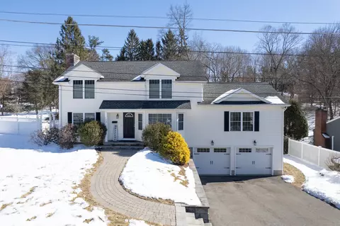 104 Ridgeview Pl, Cheshire, CT 06410