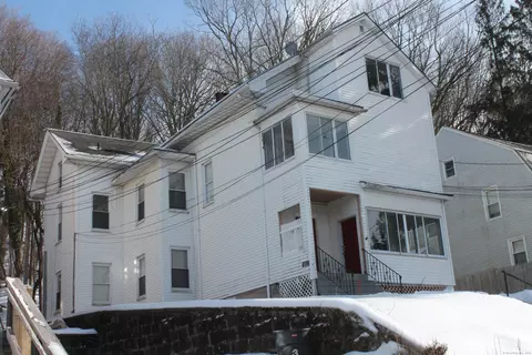 206 Crown St, Meriden, CT 06450