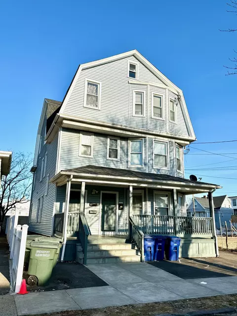 26 4th St, Bridgeport, CT 06607