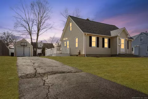 55 Ferndale Ave, Stratford, CT 06614