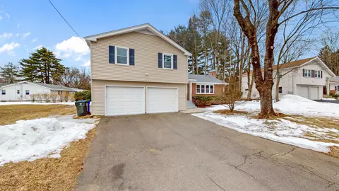 117 W Ridge Dr, West Hartford, CT 06117
