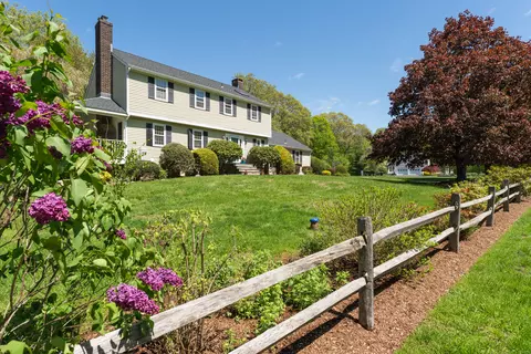 27 Hammonassett Meadows Rd, Madison, CT 06443