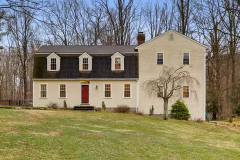 19 Tamarack Rd, Newtown, CT 06470