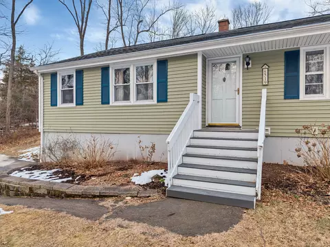 519 W Lake Ave, Guilford, CT 06437