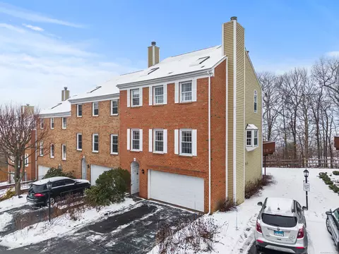 22 Kingswood Dr #22, Bethel, CT 06801