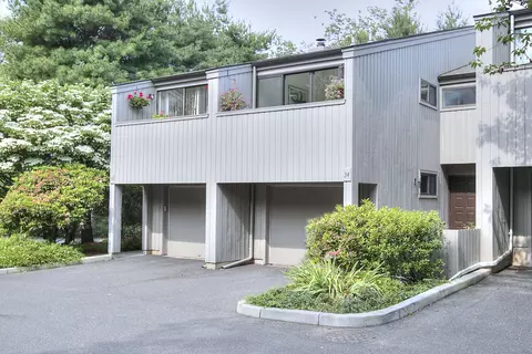 34 Whitney Gln #34, Westport, CT 06880