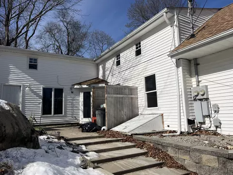 19 Crouch St, Groton, CT 06340