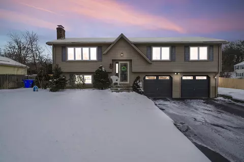 2 Crystal Cor, Enfield, CT 06082