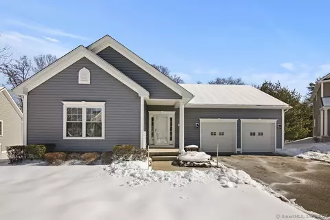 10 Chamberlain Xing #10, Windsor Locks, CT 06096