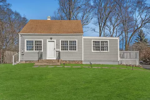 24 Ingleside Ave, Norwalk, CT 06850