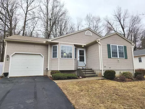 30 Pheasant Hill Dr #30, Enfield, CT 06082