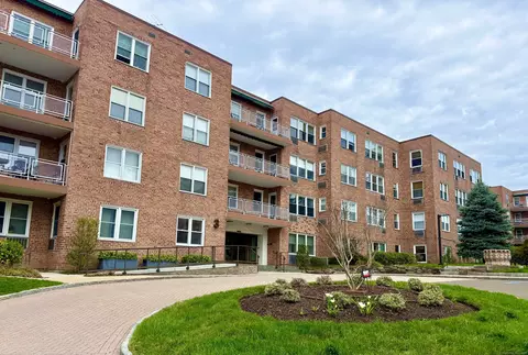 3 Putnam Hill Rd #3F, Greenwich, CT 06830