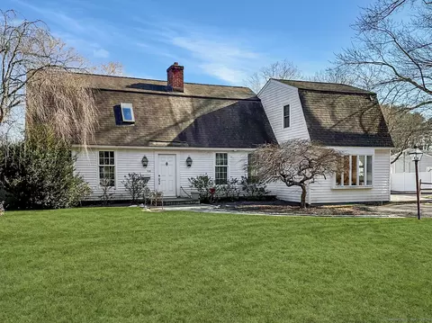 106 Shadow Ridge Rd, Stamford, CT 06905