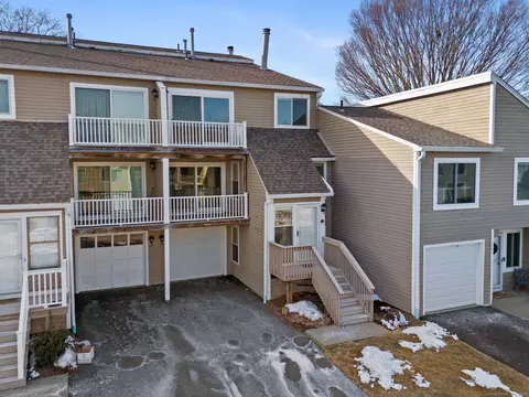 718 Robert Frost Dr #718, Branford, CT 06405