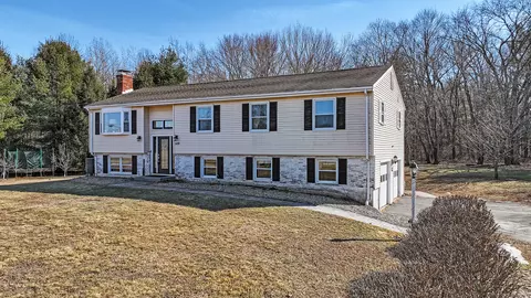 149 Hoskins Rd, Simsbury, CT 06070