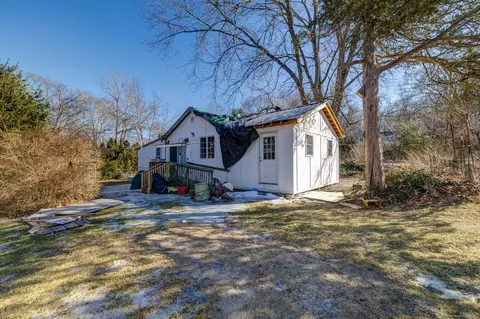 115 Shore Dr, Higganum, CT 06441