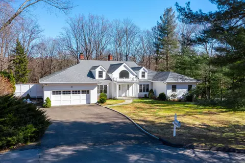 25 Stepping Stone Ln, Greenwich, CT 06830