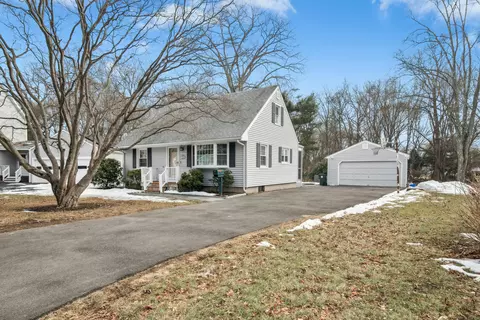 124 Szost Dr, Fairfield, CT 06824