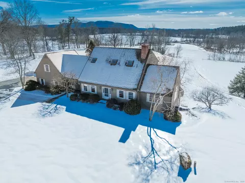 1166 Rannapo Rd, Sheffield, MA 01257
